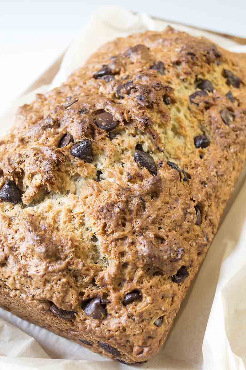 easy chocolate chip banana bread!